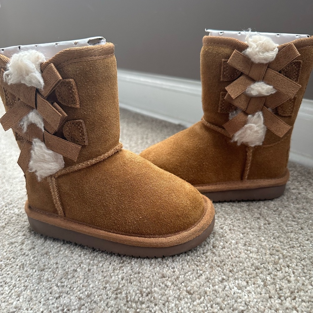 Kookaburra by UGG toddler Victoria short boot